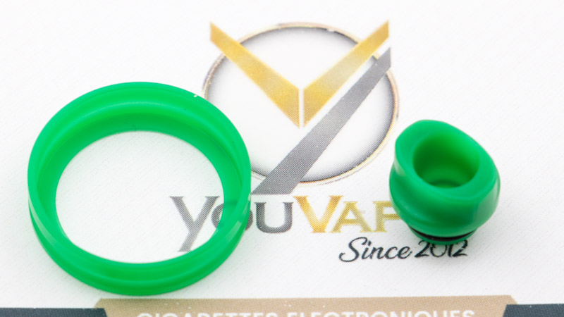 Ce pack propose une beauty ring et un drip tip coordonnés