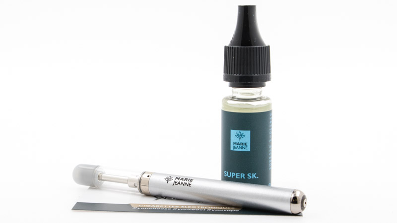 Le Pack Vape Pen CBD Reefer - Super Sk de la MarieJeanne réunit cigarette électronique compacte Reefer, et le eliquides CBD Super Sk de la marque, en 300mg.
