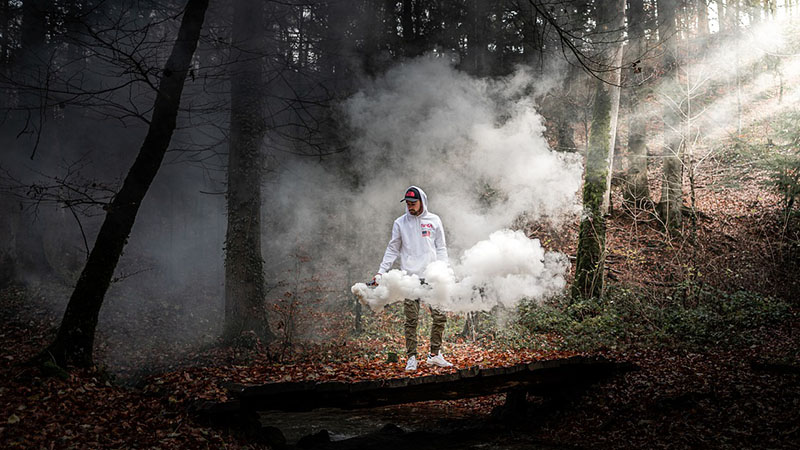 Il y a suffisamment d'études aujourd'hui pour savoir que la vape diminue considérablement les risques pour la santé, si les fumeurs l'adoptent à 100%, et donc ne fument plus de cigarettes du tout. Mais est-ce encore vrai lorsque les fumeurs gardent l'habitude de fumer quelques cigarettes ? C'est la question à laquelle s'attaque cette étude publiée en 2021 : vapofumer réduit-il les risques de cancer ?. Ses résultats, à nuancer, débouchent sur une conclusion inattendue.