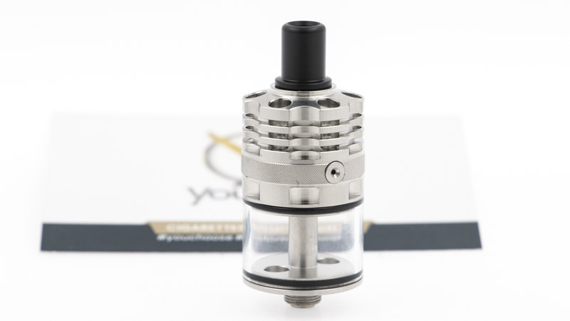 Le Vaping Gentlemen Club et Ambition Mod ont déjà fabriqué ensemble le Bishop Rta. Plébiscité pour son système d'airflow par inserts pratique et ingénieux, il offre surtout des saveurs remarquables en tirage MTL ou DL restreint.  Avec le Ripley Rdta, les deux associés transcendent leur atomiseur :