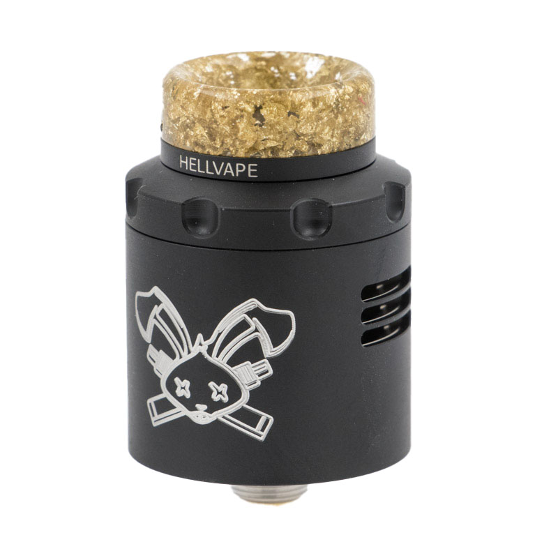 3ième génération du fameux Dead Rabbit de Hellvape, le dripper Dead Rabbit 3 confirme sa vocation pour ses aficionados : un montage simple avec ses posts inclinés, des finitions douces et stylées, et une production de vapeur dantesque. Comptez 80 watts pour lui faire donner tout son potentiel, et vous constaterez que non, le lapin n'est pas mort du tout, il est bourré d'énergie et vous jette un défi de taille.