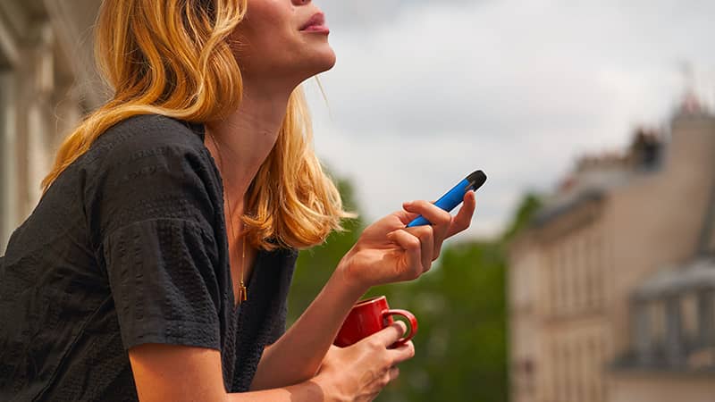 Des fumeurs essayent la e-cig par curiosité, ou pour pouvoir fumer là ou c'est gênant, pour finir par arrêter de fumer sans en avoir eu le projet.