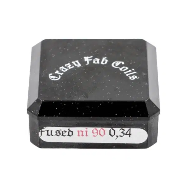 Pack de 2 coils Fused de 0.34 ohm fabriqués à la main par l'artisan builder Crazy Fab Coils. Avec 5 spires de 3mm en Ni80 et Ni90, ils sont réactifs et expriment parfaitement les saveurs.