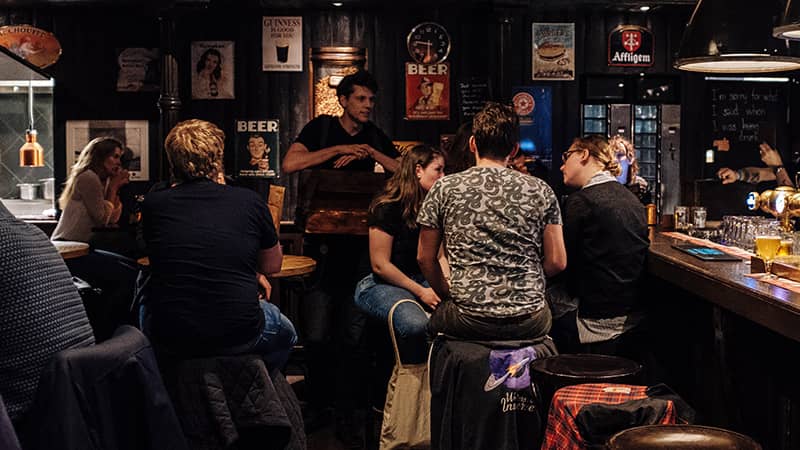 Il y a une bonne raison de vapoter le soir de la St Patrick : la plupart des bars n'interdisent pas la cigarette électronique.