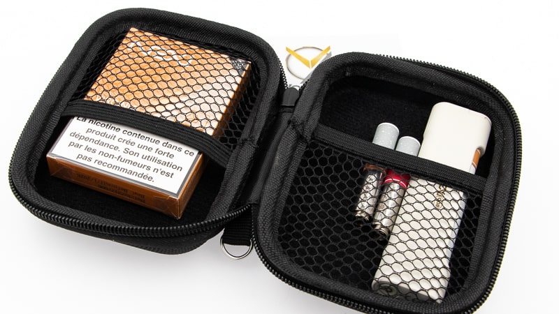 Une petite sacoche discrète, qui peut protéger tous votre nécessaire : le kit Nexi One et toutes ses cartouches de saveurs