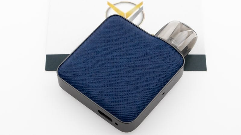 Le DotPod Nano est un pod, une vapoteuse compacte et simple que vous pouvez emporter partout, dans votre poche ou votre sac à main