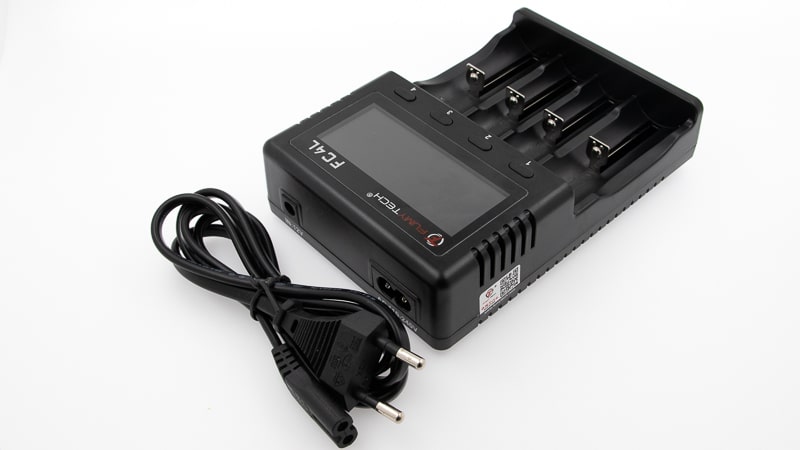 Contenu du coffret du chargeur FC4L de Fumytech